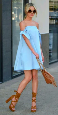 https://image.sistacafe.com/w200/images/uploads/content_image/image/359978/1495433730-Blue-off-the-shoulder-dress..jpg