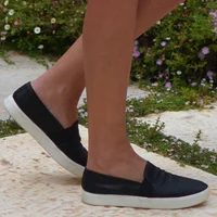 https://image.sistacafe.com/w200/images/uploads/content_image/image/360739/1495480915-Vince-slip-on-perforated-sneakers.jpg