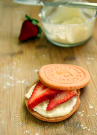 https://image.sistacafe.com/w200/images/uploads/content_image/image/36388/1442160992-cookie-strawberries-640x895.png