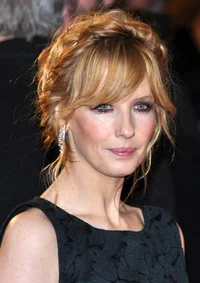 https://image.sistacafe.com/w200/images/uploads/content_image/image/36452/1442204102-Kelly-Reilly-Celebrity-Long-Wavy-Hairstyles-with-Bangs.jpg