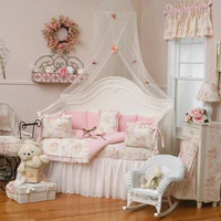 https://image.sistacafe.com/w200/images/uploads/content_image/image/367415/1496354479-Pink-Shabby-Chic-Bedroom-Design-Ideas.jpg