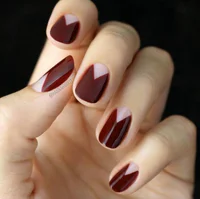 https://image.sistacafe.com/w200/images/uploads/content_image/image/367547/1496380619-127-redwine-nail-with-tiny-trianglecutout-.jpg