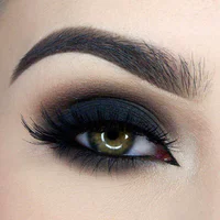 https://image.sistacafe.com/w200/images/uploads/content_image/image/368358/1496594366-Black-Smokey-Eye-Chocolate-Bar-Palette-Makeup-Look.jpg