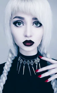 https://image.sistacafe.com/w200/images/uploads/content_image/image/368366/1496594436-Soft-Grunge-girl-with-White-hair-and-dark-red-lips-with-eye-shadows-makeup.jpg