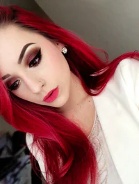 https://image.sistacafe.com/w200/images/uploads/content_image/image/368372/1496594532-Redhead-Grunge-Girl-with-Smokey-Eye-Lashes-Makeup-Look.jpg