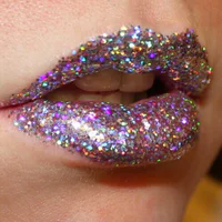 https://image.sistacafe.com/w200/images/uploads/content_image/image/368397/1496595181-Glitter-finish-with-sparkles-and-shiny-lipstick-696x696.jpg