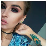 https://image.sistacafe.com/w200/images/uploads/content_image/image/368404/1496595303-Grunge-makeup-look-pink-eye-shadow-defined-eye-brows-and-full-lashes-696x696.jpg