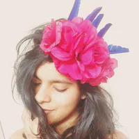 https://image.sistacafe.com/w200/images/uploads/content_image/image/369581/1496730825-11-messy-hair-with-flower-crown.jpg