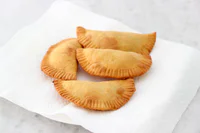 https://image.sistacafe.com/w200/images/uploads/content_image/image/374461/1497248534-Peach-Hand-Pies-1-18.jpg