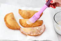https://image.sistacafe.com/w200/images/uploads/content_image/image/374471/1497248772-Peach-Hand-Pies-1-16.jpg