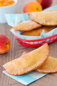 https://image.sistacafe.com/w200/images/uploads/content_image/image/374480/1497248980-Peach-Hand-Pies-1-15.jpg