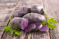 https://image.sistacafe.com/w200/images/uploads/content_image/image/374935/1497279674-purple-potatoes.jpg.838x0_q80.jpg