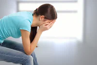 https://image.sistacafe.com/w200/images/uploads/content_image/image/377144/1497496159-bigstock-depression-teen-girl-cried-lon-27260714.jpg