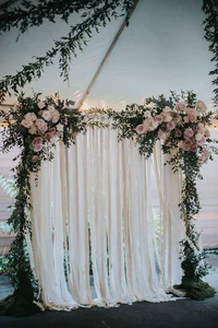 https://image.sistacafe.com/w200/images/uploads/content_image/image/377338/1497504687-greenery-arch-with-blush-flowers-and-ribbon-backdrop.jpg