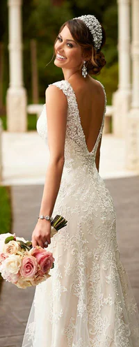 https://image.sistacafe.com/w200/images/uploads/content_image/image/378568/1497624975-Gorgeous-Wedding-Dresses.jpg