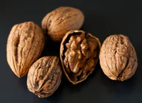 https://image.sistacafe.com/w200/images/uploads/content_image/image/379066/1497795602-walnuts.jpg.638x0_q80_crop-smart.jpg
