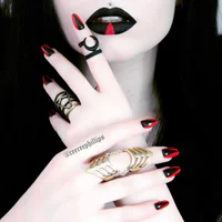 https://image.sistacafe.com/w200/images/uploads/content_image/image/380516/1497939396-Goth-Claws-with-Rogue-the-Wolf-rings.jpg