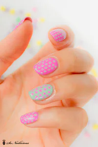 https://image.sistacafe.com/w200/images/uploads/content_image/image/38070/1442561329-polka-dot-nails-polka-dot-nail-art.jpg