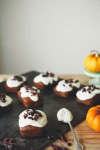 https://image.sistacafe.com/w200/images/uploads/content_image/image/381544/1498022916-gallery-1497982637-pumpkin-cakes-with-bacon-7.jpg