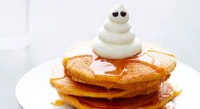 https://image.sistacafe.com/w200/images/uploads/content_image/image/381576/1498023918-54fe22107499e-pumpkin-pancakes-recipe-ghk1014-de.jpg