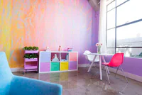 https://image.sistacafe.com/w200/images/uploads/content_image/image/382096/1498060831-rainbow-colored-apartment-amina-mucciolo-4.jpg