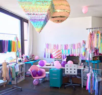 https://image.sistacafe.com/w200/images/uploads/content_image/image/382117/1498061876-rainbow-colored-apartment-amina-mucciolo-20.jpg