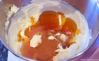 https://image.sistacafe.com/w200/images/uploads/content_image/image/384269/1498387855-cinnamon-honey-butter-4-HollysCheatDay.com_-1024x640.jpg