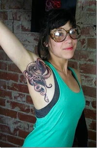 https://image.sistacafe.com/w200/images/uploads/content_image/image/386369/1498557501-armpit_tattoo4_thumb.jpg