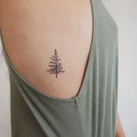 https://image.sistacafe.com/w200/images/uploads/content_image/image/390925/1499148738-Pine-tree-minimalist-tattoo.jpg