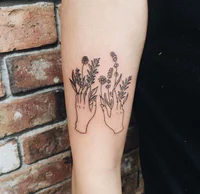 https://image.sistacafe.com/w200/images/uploads/content_image/image/390928/1499148754-Hand-with-flowers-line-minimalist-tattoo.jpg