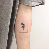https://image.sistacafe.com/w200/images/uploads/content_image/image/390931/1499148806-Black-rose-tattoo-on-the-inner-forearm.jpg