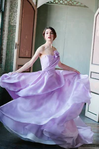 https://image.sistacafe.com/w200/images/uploads/content_image/image/40414/1443291920-Purple-Wedding-Dress-24.jpg