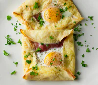 https://image.sistacafe.com/w200/images/uploads/content_image/image/42550/1443980802-Ham-and-Egg-Crepe-Squares.jpg
