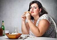 https://image.sistacafe.com/w200/images/uploads/content_image/image/42631/1444016634-obese-woman-eating-junk-food.jpg