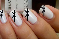 https://image.sistacafe.com/w200/images/uploads/content_image/image/44940/1444500473-Black-and-White-Bow-Nails.png