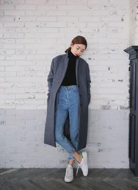 https://image.sistacafe.com/w200/images/uploads/content_image/image/454118/1506626746-mdyxlp-l-610x610-coat-gray-grey-long-high%2Bwaisted%2Bjeans-white%2Bsneakers-blue-black-turtleneck-tweed.jpg