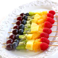 https://image.sistacafe.com/w200/images/uploads/content_image/image/46324/1444795773-2011-03-15-double-rainbow-pancakes-skewers-500.jpg