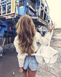 https://image.sistacafe.com/w200/images/uploads/content_image/image/46924/1444915045-Brown-to-blonde-ombre-balayage-hairstyle-with-bright-highlight-nice-summer-waves.jpg