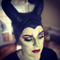 https://image.sistacafe.com/w200/images/uploads/content_image/image/46998/1444926970-Maleficent-Sleeping-Beauty.jpg