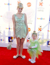 https://image.sistacafe.com/w200/images/uploads/content_image/image/47019/1444929648-Busy-Philipps-Birdie-Tinkerbell.jpg