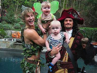 https://image.sistacafe.com/w200/images/uploads/content_image/image/47025/1444929889-Neil-Patrick-Harris-His-Family-Peter-Pan-Characters.jpg