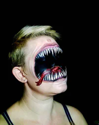 https://image.sistacafe.com/w200/images/uploads/content_image/image/49043/1445483189-Creepy-Halloween-Makeup-By-Nikki-Shelley14__700.jpg