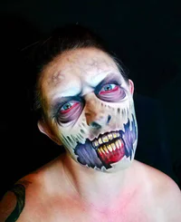 https://image.sistacafe.com/w200/images/uploads/content_image/image/49061/1445483591-Creepy-Halloween-Makeup-By-Nikki-Shelley1__700.jpg