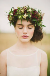 https://image.sistacafe.com/w200/images/uploads/content_image/image/50180/1445828961-floral-hair-crowns.jpg
