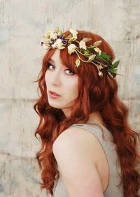 https://image.sistacafe.com/w200/images/uploads/content_image/image/50181/1445828974-floral-foliage-headband.jpg