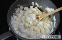 https://image.sistacafe.com/w200/images/uploads/content_image/image/50686/1445922956-How-to-make-rice-krispie-treats12.jpg