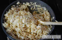 https://image.sistacafe.com/w200/images/uploads/content_image/image/50691/1445923273-How-to-make-rice-krispie-treats18.jpg