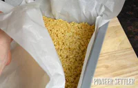 https://image.sistacafe.com/w200/images/uploads/content_image/image/50701/1445923601-How-to-make-rice-krispie-treats29.jpg