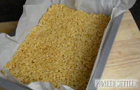 https://image.sistacafe.com/w200/images/uploads/content_image/image/50704/1445923658-How-to-make-rice-krispie-treats30.jpg