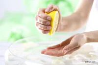 https://image.sistacafe.com/w200/images/uploads/content_image/image/50803/1446092929-Lemon-juice-is-an-effective-remedy.jpg